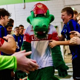 VfB-Maskottchen Fritzle feierte mit.Foto: Josh Silzle l SSM