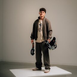 Home of Athletes_Athlete Days 26_Emil Brosz inmitten des Editorial Shootings.Foto: Michael Schölhorn
