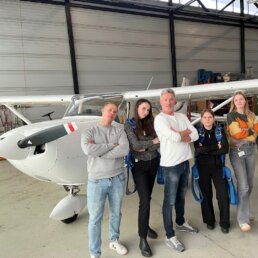 Klaus Renz beim Dreh Im Flugzeughangar für die Ensinger Local Hero Kampagne l SSM